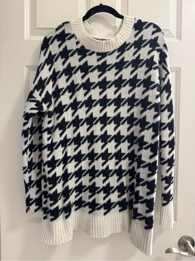 Lou and Greg Chunky Houndstooth Crewneck Sweater - Black & White